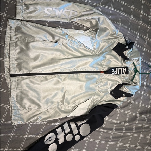 Asics Men’s Jacket - Black and Gray - Picture 2 of 4